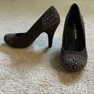 Andrés Machada embellished pumps